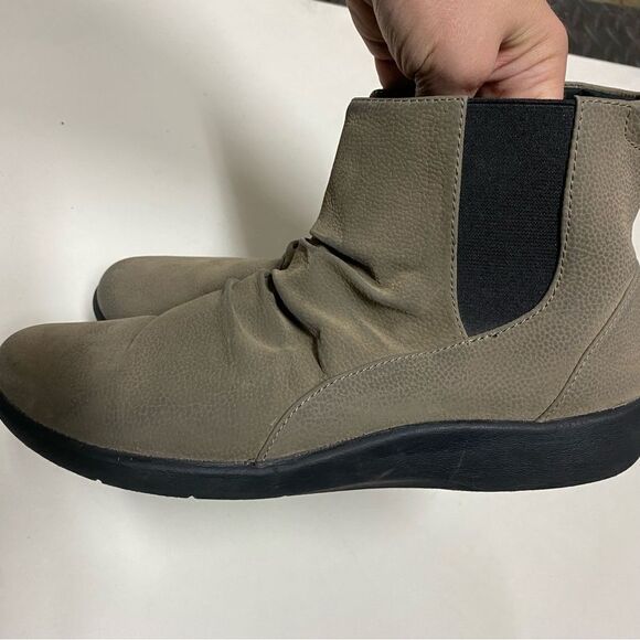 CLARKS CloudSteppers Sillian Ankle tan round toe flat zip up comfort boots 9 - Picture 9 of 13